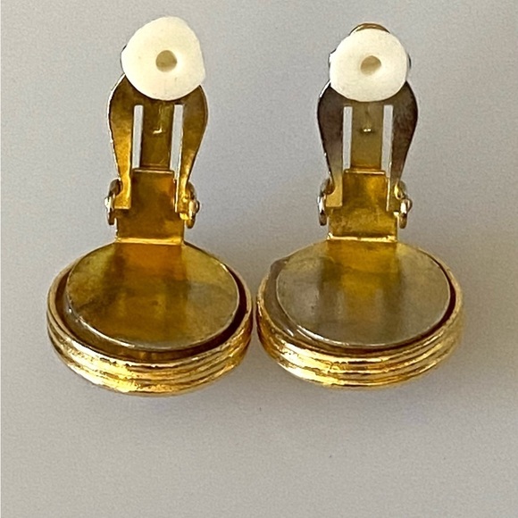 28 Vintage Clip Ons Earrings  Circles Gold Tone Gold Tone Statemen - Picture 5 of 6
